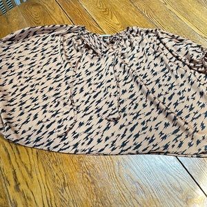 entro tan & black batwing style blouse.  Size M/L.  Excellent condition